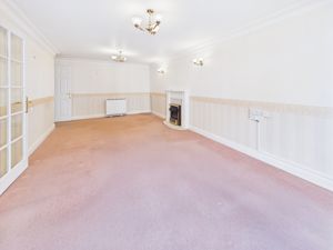 LIVING ROOM- click for photo gallery